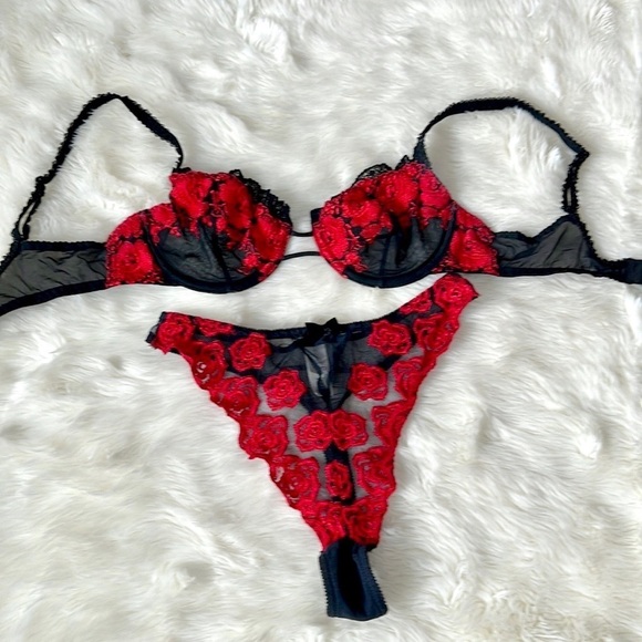 Vintage 90s Victoria’s Secret Lingerie Set